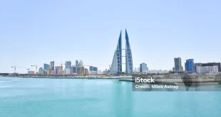 Klarifikasi Hoaks Atlet Wingsuit Terbang di Menara Kembar WTC Bahrain