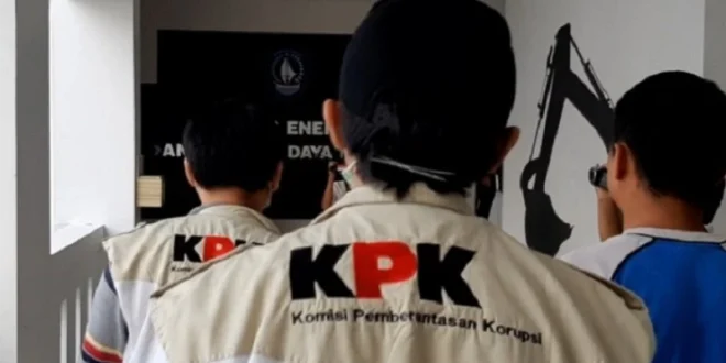 KPK Geledah Kantor & Rumah Bupati Lampung Tengah, Dokumen Penting Disita