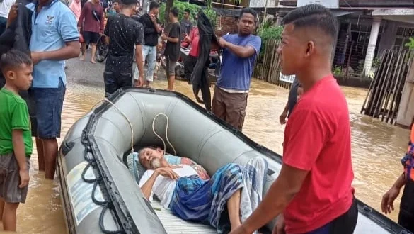 Krisis Air Bersih Korban Banjir Aceh Tamiang Akibat Konsumsi Air Keruh