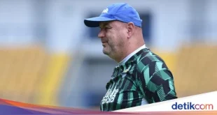 Kritik Tajam Pelatih Fortuna Düsseldorf Justin Hubner dan Tekel Kontroversial