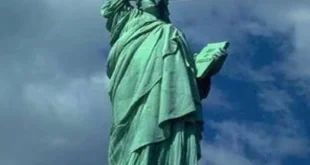 Patung Liberty Brasil Aman Meski Badai Dahsyat Melanda