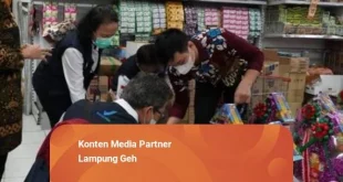 Pedagang Perketat Cek Kedaluwarsa Produk Jelang Natal 2025