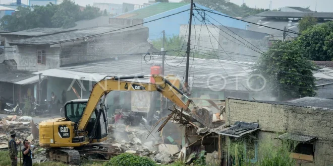 Pembongkaran Bangunan Liar TPU Kober: Tindakan Tegas Pemkot Jaktim