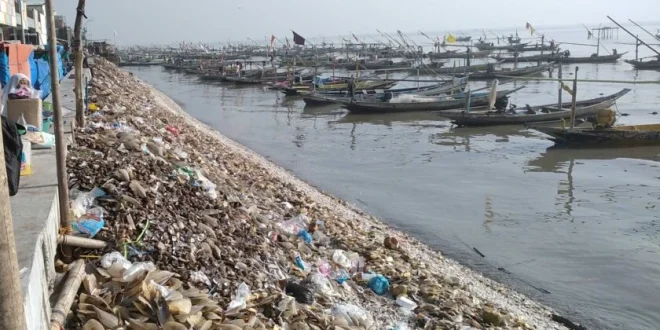Pemkot Surabaya Tunda Pembangunan Tanggul Laut Banjir Rob