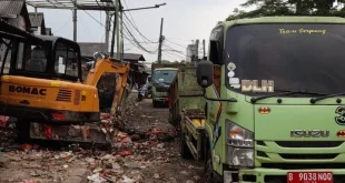 Pemkot Tangsel Kerahkan 27 Truk Angkut Sampah Percepat Bersih Jalan