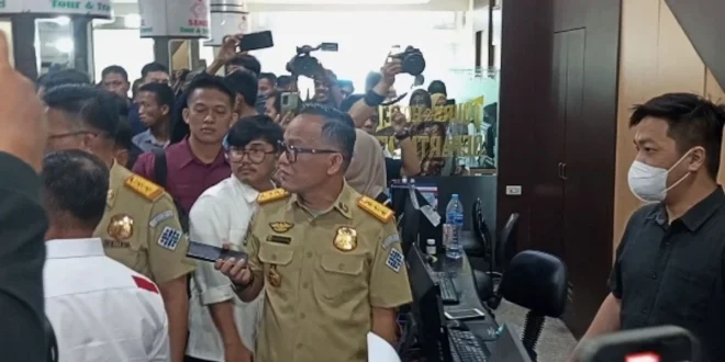 Wamenaker Tegas Hentikan Penahanan Ijazah Pekerja 2025