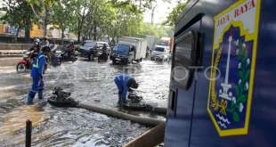 Banjir dan Macet Parah di Jalan Daan Mogot Jakarta Barat
