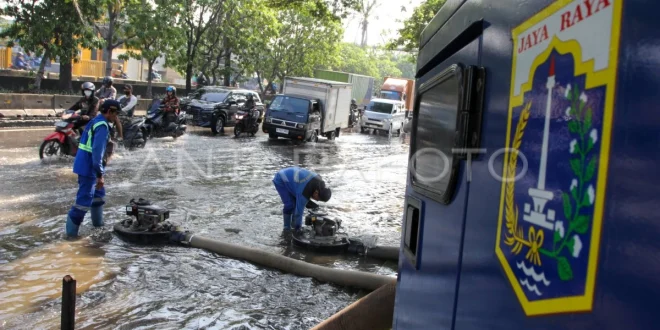 Banjir dan Macet Parah di Jalan Daan Mogot Jakarta Barat
