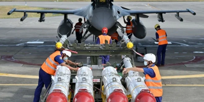 Demonstrasi Jet Tempur F-16 Taiwan Jelang Imlek 2025