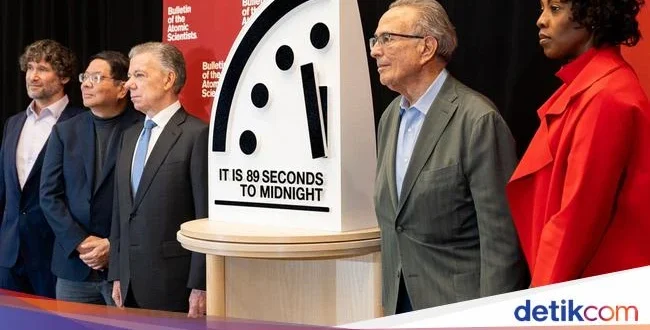 Jam Kiamat 85 Detik ke Tengah Malam: Ancaman Nuklir & AI Mirror Life