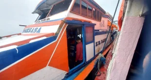 Kapal Cepat Kepulauan Seribu Dihentikan Karena Cuaca Buruk