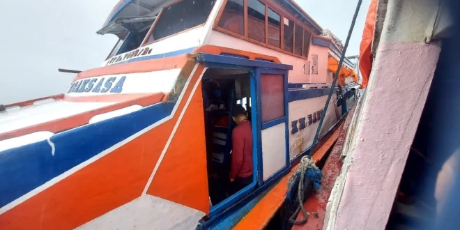 Kapal Cepat Kepulauan Seribu Dihentikan Karena Cuaca Buruk