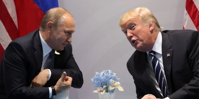 Trump Pasang Foto Bersama Putin di Gedung Putih, Simbol Diplomasi Kontroversial